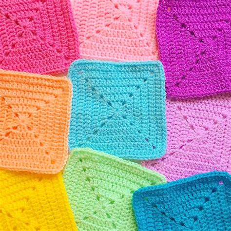 How To Crochet Solid Granny Square