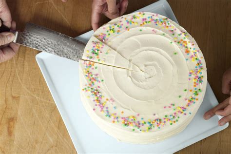 How To Cut A Cake Perfectly