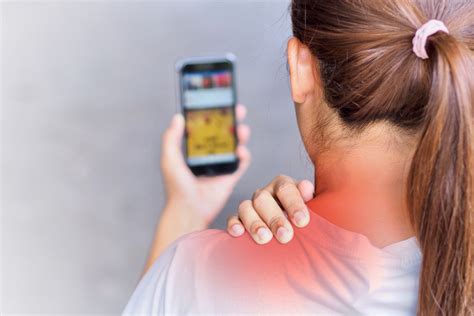 How To Deal With Neck Pain From Using Smartphones