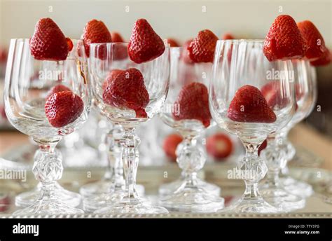 Raise a Glass to Style: Master the Art of Decorating Crystal Glasses with these Easy Tips