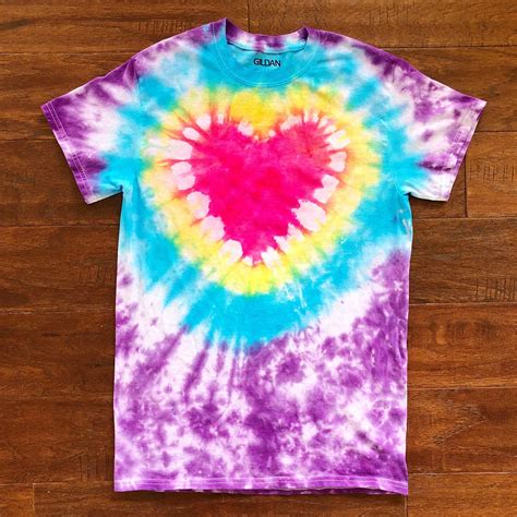Step-by-Step Guide: How to Create a Stunning Heart Tie Dye Design