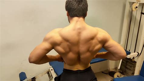 How To Do A Lat Spread