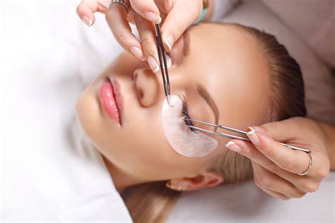Save Your Skin from Lash Extensions Mishaps: The Ultimate Guide on How to Get Lash Glue Off Safely and Painlessly
