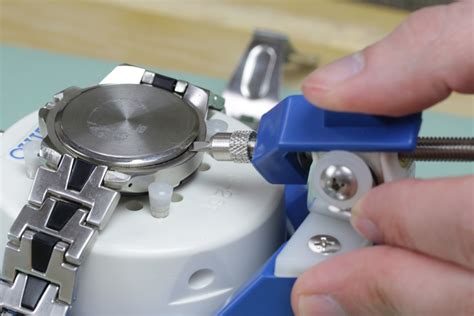 How To Open the Watch Back