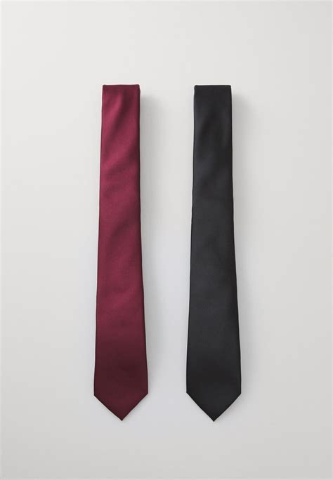 Essential Tips on How to Pack a Tie Like a Pro for a Crease-Free Travel Experience