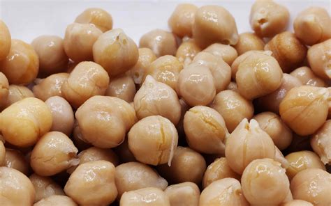 Unleashing the Secret: Effortless Ways to Shed Chickpea Skins and Enhance Your Recipes!