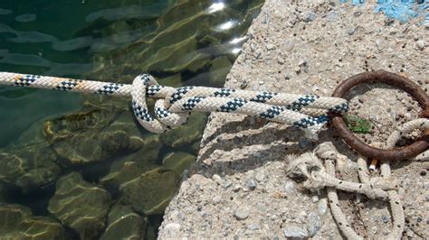 Master the Art of Tying a Dock Line Loop with Easy-to-Follow Steps