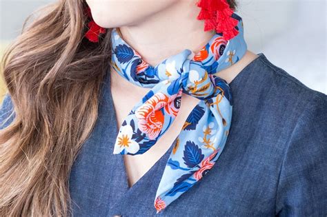 Stylish Guide: How to Tie a Scarf Around Your Neck for a Chic Look