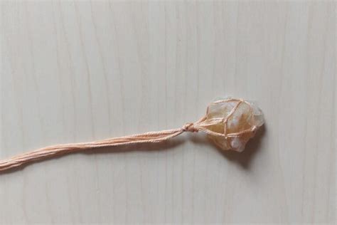 Step-by-Step Guide: How to Tie a Beautiful String Necklace for Any Occasion