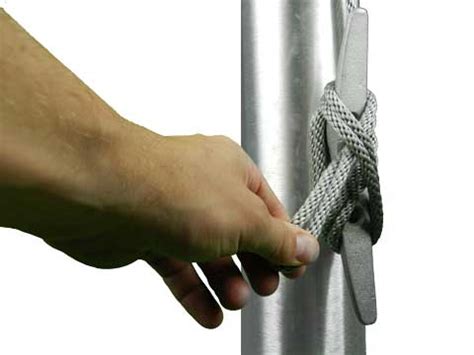 Step-by-Step Guide: How to Properly Tie Off a Flagpole Rope for a Secure Display