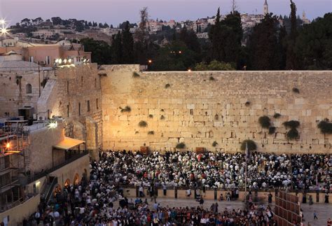 Yom Kippur: A Guide to the Jewish Day of Atonement and How It's Celebrated