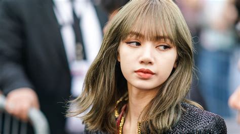 How to Achieve Lisa%27s Perfect Bangs