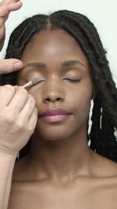 How to Apply a Daytime Look