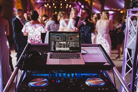 How to Book the Right Michigan Wedding DJ