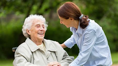 How to Choose a Nursing Home for a Loved One with Dementia