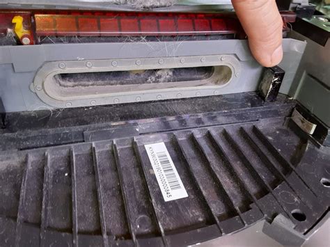 How to Fix a Roomba\'s Bin Full Light That Won\'t Turn Off - Dengarden