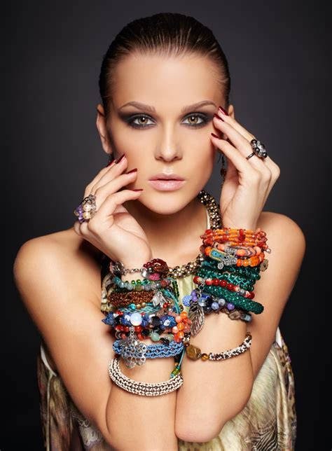 How to Mix Colorful Trendy Jewelry With Your Vivid Wardrobe