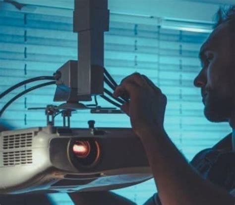 How to Prevent Dust from Getting on a Projector Lens