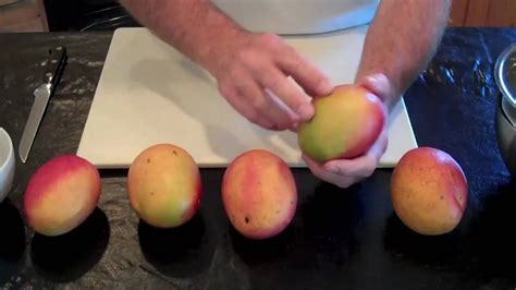 How to Select a Perfectly Ripe Mango