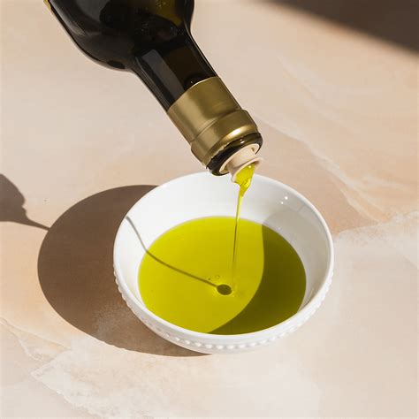 How to Taste Olive Oil Like a Pro