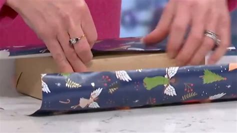 How To Wrap Gifts Perfectly, According To An Expert | Stylecaster
