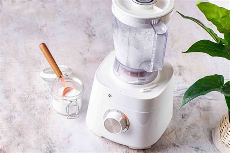 How to clean a blender