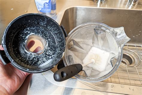 How to clean a blender that smells