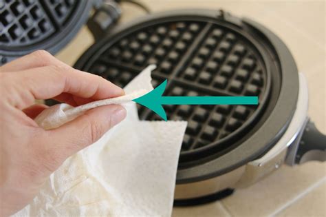 How to clean a waffle iron with non-removable plates
