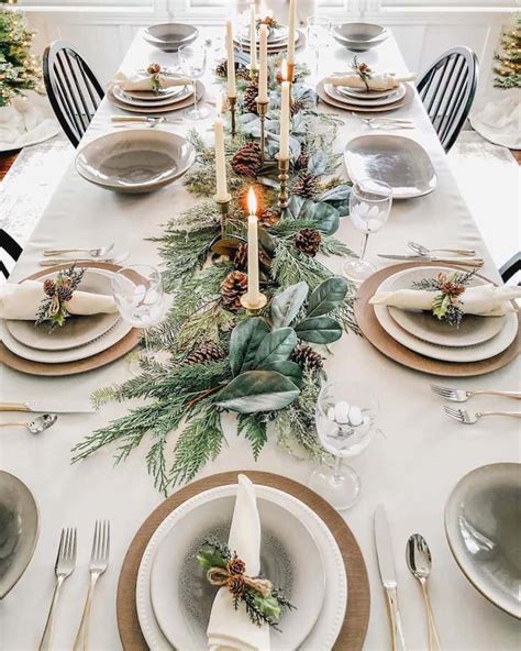 10 Easy and Elegant Ideas to Decorate Your Christmas Table Like a Pro!