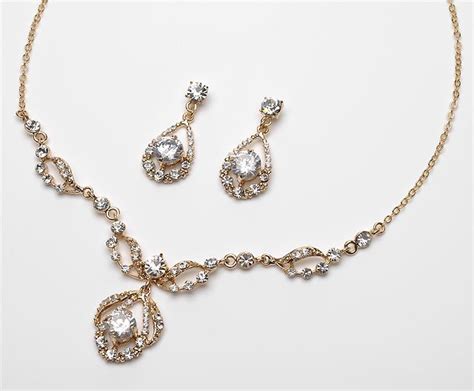 How to make the beauty in yourself express itself with wedding jewelry and gold prom jewelry?