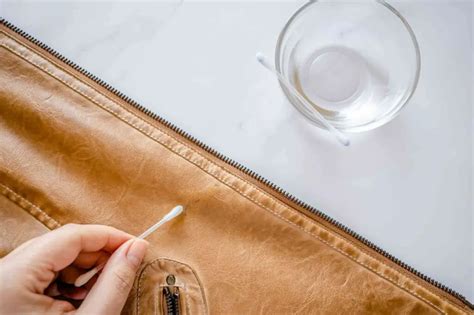 How to remove ink from leather with alcohol