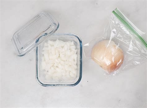 How to store onions in the refrigerator