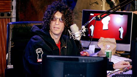 Howard Stern breaking into the mainstream radio