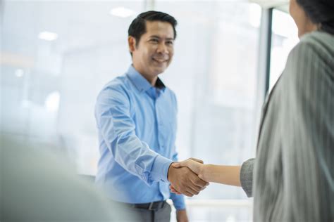 Hubungan dengan Pelanggan dan Mitra Bisnis