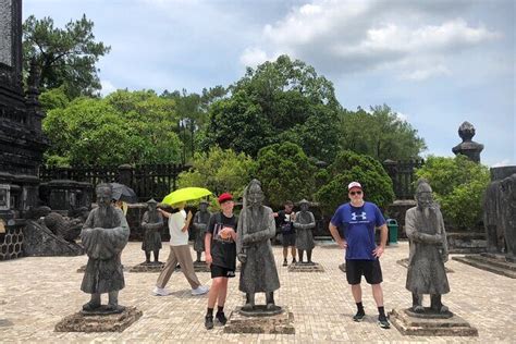 Hue tour guide