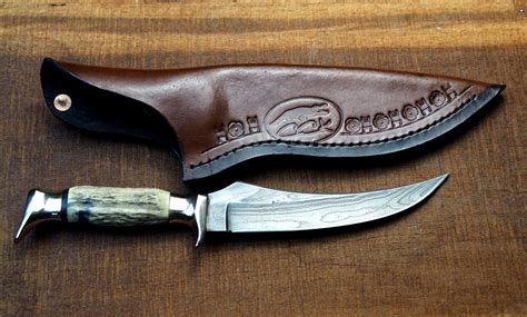 Hunting Knife Skinning