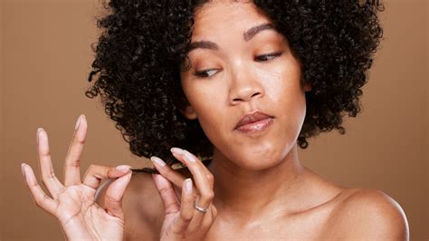 Hydration is Key: Moisturizing 4B Curls