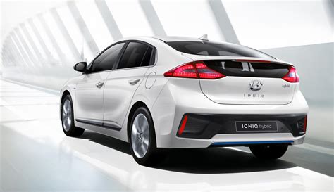 Discover the Green Revolution: Hyundai Ioniq Hybrid – Your Eco-Friendly and Efficient Road Companion