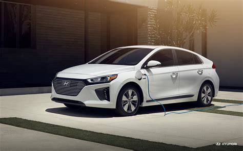 Experience Efficiency and Power with Hyundai Ioniq Plug-in Hybrid – The Perfect Blend of Electric and Gasoline Performance!