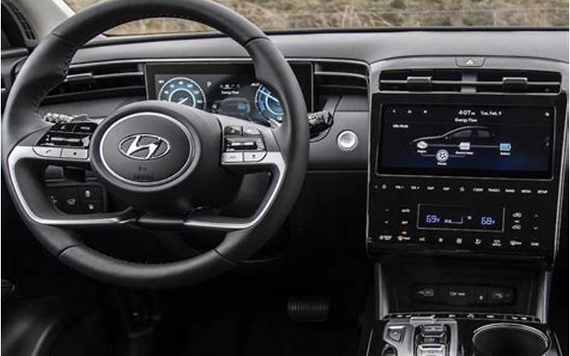Hyundai Tucson Hybrid Dashboard