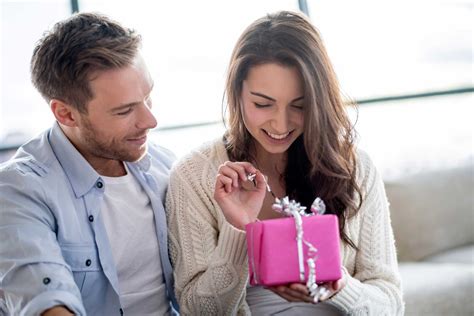 INFIDELITY ADVICE:  How Gifts Can Expose Your Cheating