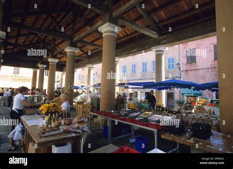 Ile Rousse Market