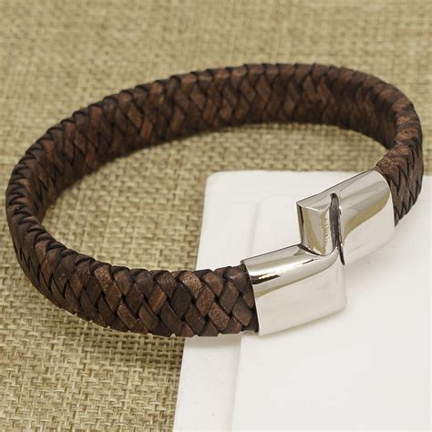 Implications Of Buying Leather Bracelets, Necklaces And Pendants That Suits All In A Family