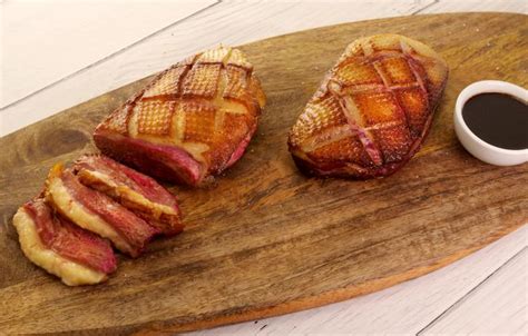 Inciser les magrets de canard