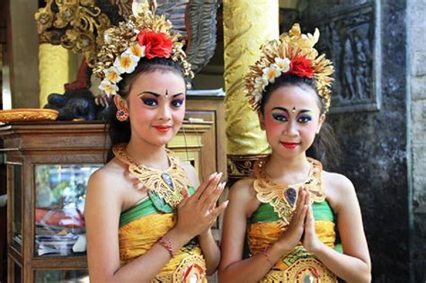 Indonesia Etiquette Greeting