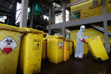 Industri dan limbah toksik in Indonesia