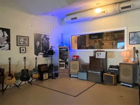 Inside Sun Studio Mic