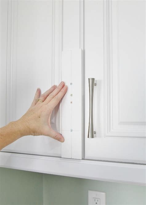 Installing Cabinet Hardware Template