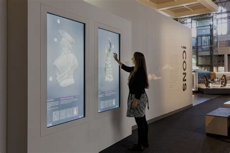 Interactive museum display