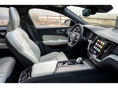 Interior dan Teknologi di 2023 Volvo V60
